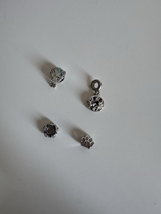 Гривна Pandora с талисмани