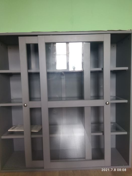 Продам шкаф-витрину новую от Икеа