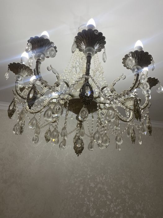 Люстра в хорошем состояний