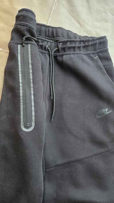 Pantaloni Nike Tech