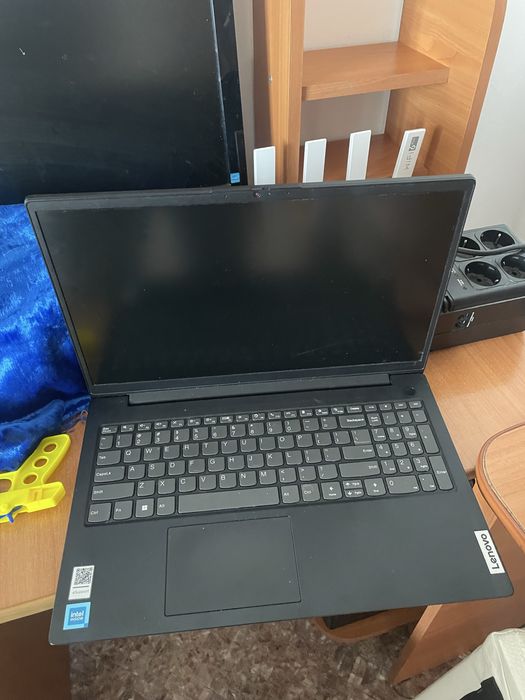 Lenovo IdeaPad 320 / 330 / V15