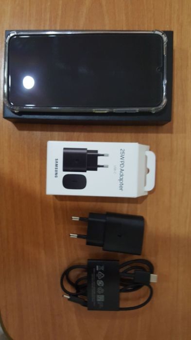 продается  новый samsung s23+