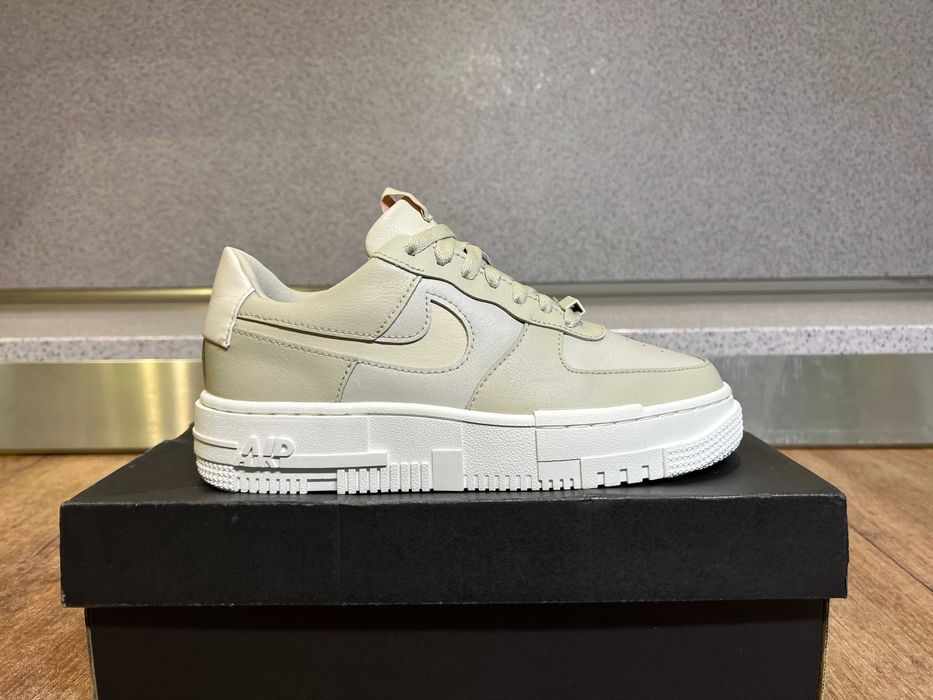 ОРИГИНАЛНИ *** Nike Air Force 1 Low Pixel / Stone Bone Summit White