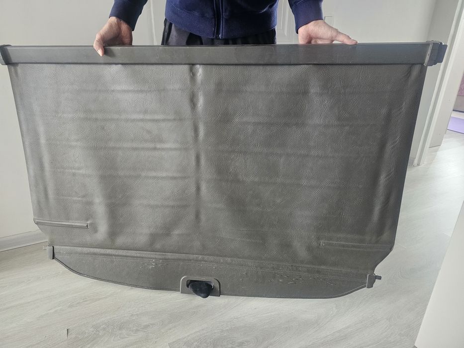 Шторка на багажник субару