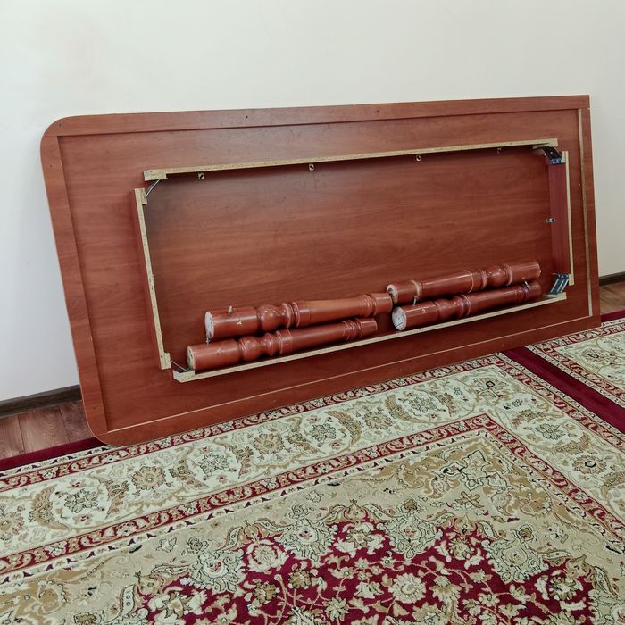 Екі үлкен стол сатылады тиімді бағада.