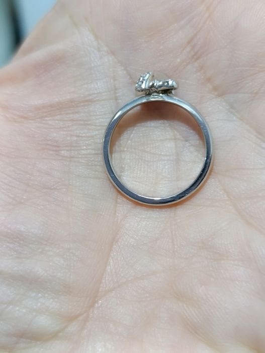 Кольцо из платины с бриллиантами.