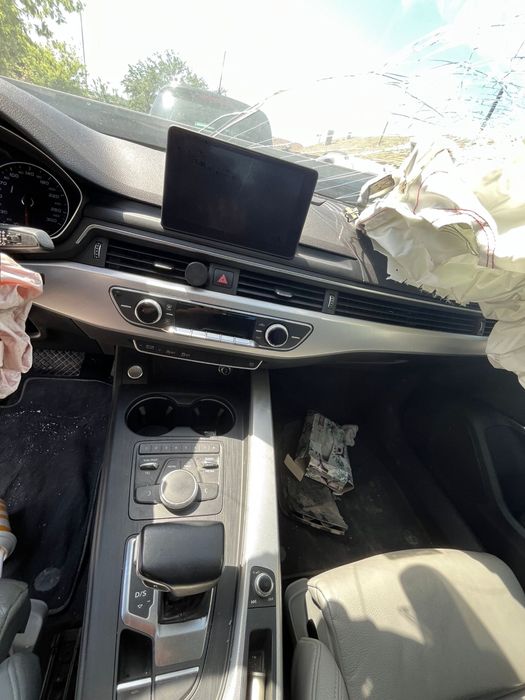 На части Audi A4 b9 8w седан 2018г 2.0tdi cod Det 190кс автомат шибидах кожен салон