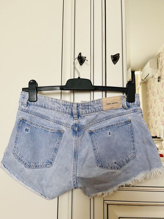 Blugi scurti Zara nepurtati