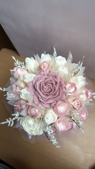 Букет от соеви свещи -кутий и керамични кашпи