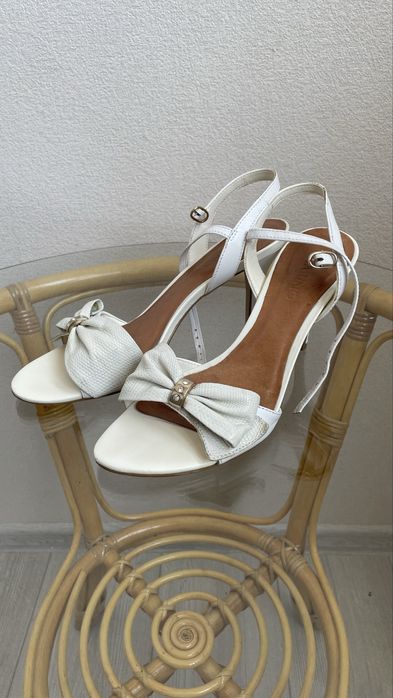 Босоножки вечерние