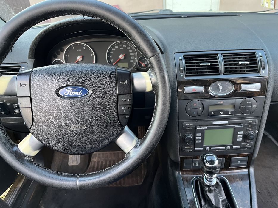 Vând  ford mondeo