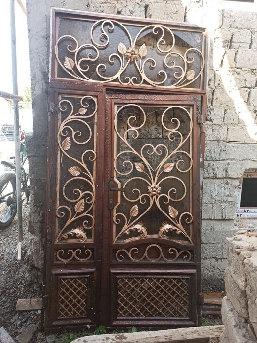 Железная кованая дверь сотилади срочнага