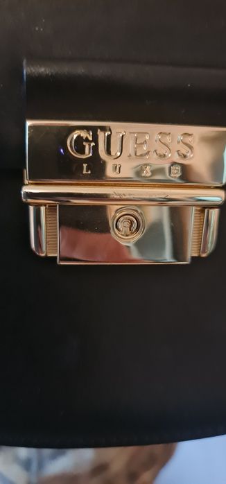 Черна чанта от естествена кожа  Guess
