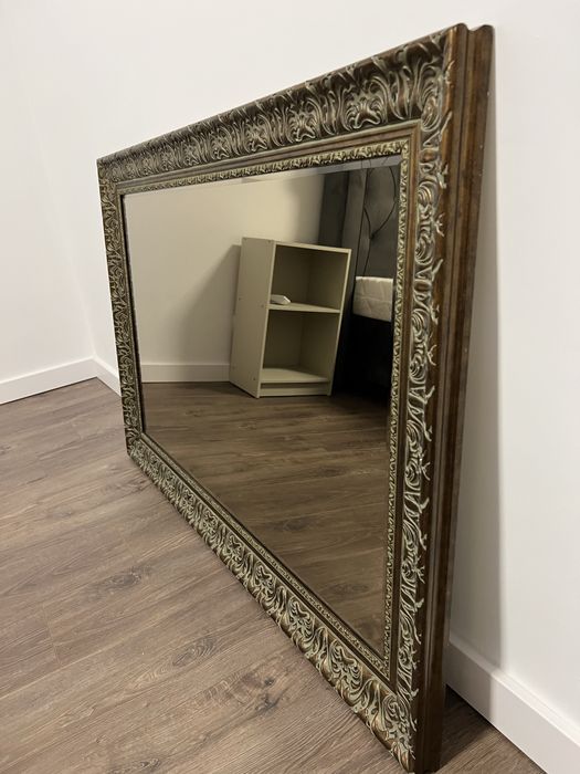 Декоративно огледало с масивна рамка