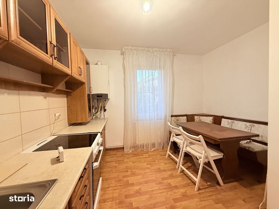 Inchiriez apartament cu 2 camere, decomandat in 7 Noiembrie, etaj 3