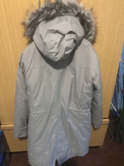 Geacă de toamnă-iarnă călduroasă și practică, ușoară și frumoasă.