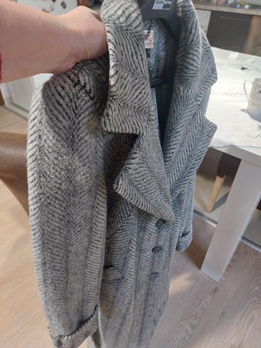 Вълнено луксозно палто до коляното на български дизайнер размер М