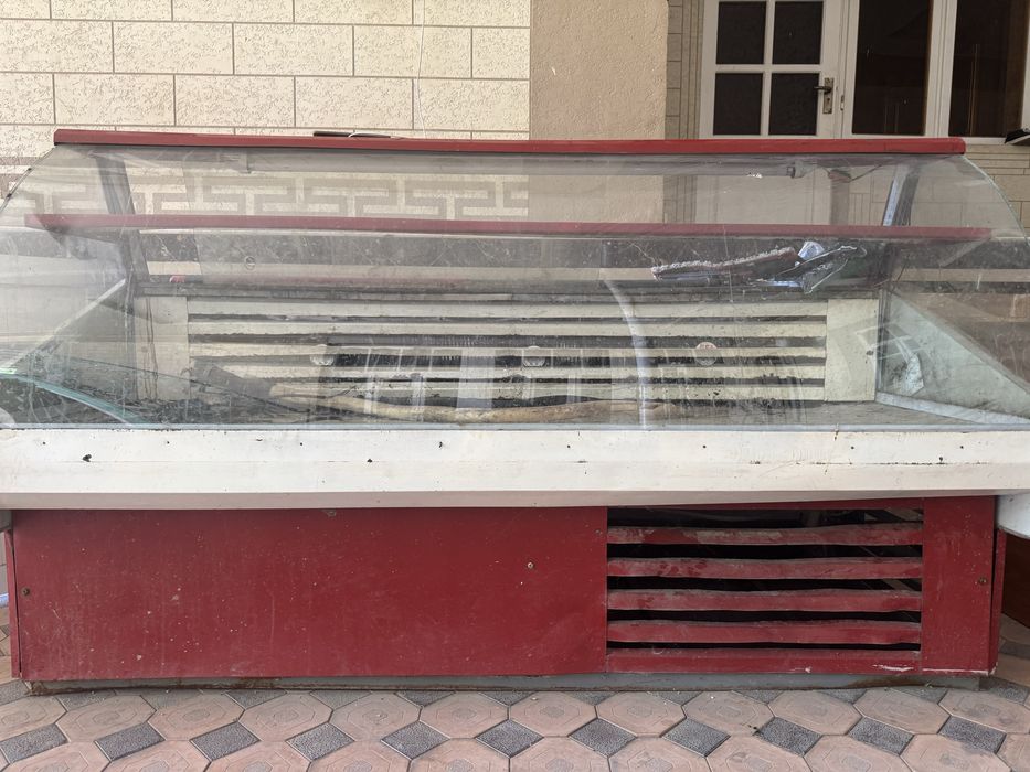 Витрина холодилник сотилади Б/У Холати зор