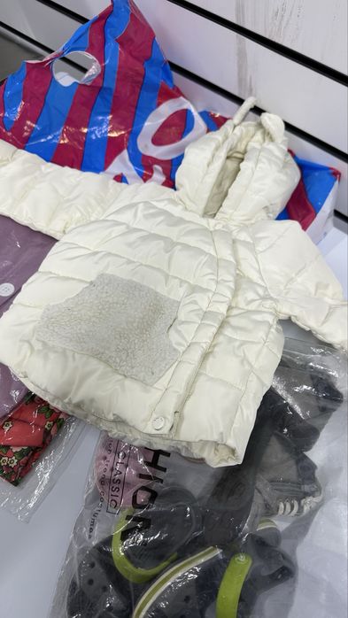 Отдам бесплатно одежлу на девочек