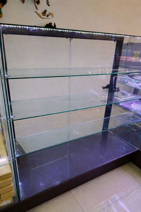 Стеклянные витрины 2шт