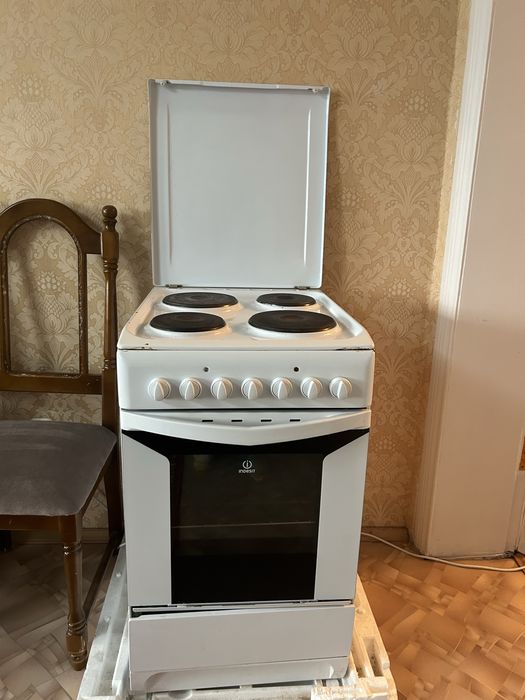 Продам электроплитк indesit