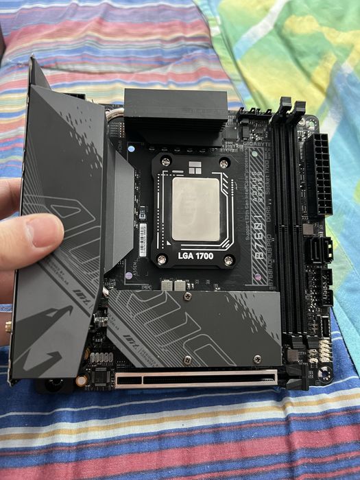 Placa de baza B760I Aorus Pro DDR5 + I513600K + contact Frame Garantie