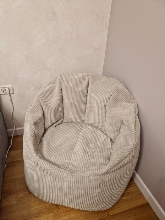 Fotoliu tip bean bag (decoratiunile nu sunt incluse)
