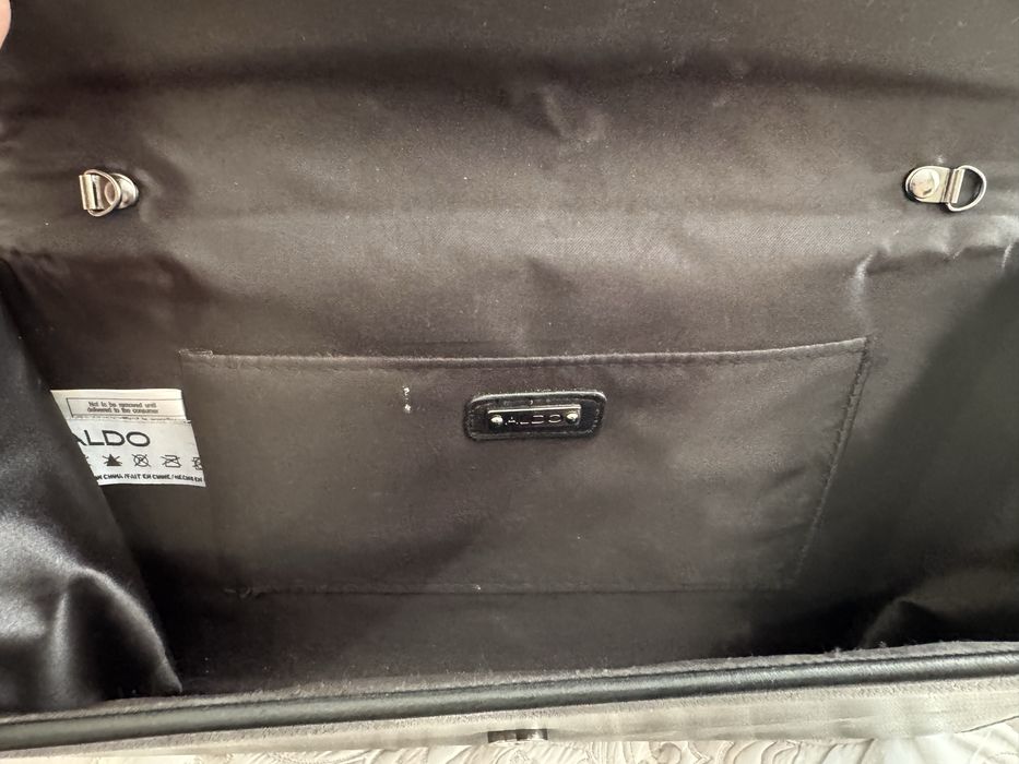 Продам клатч Aldo