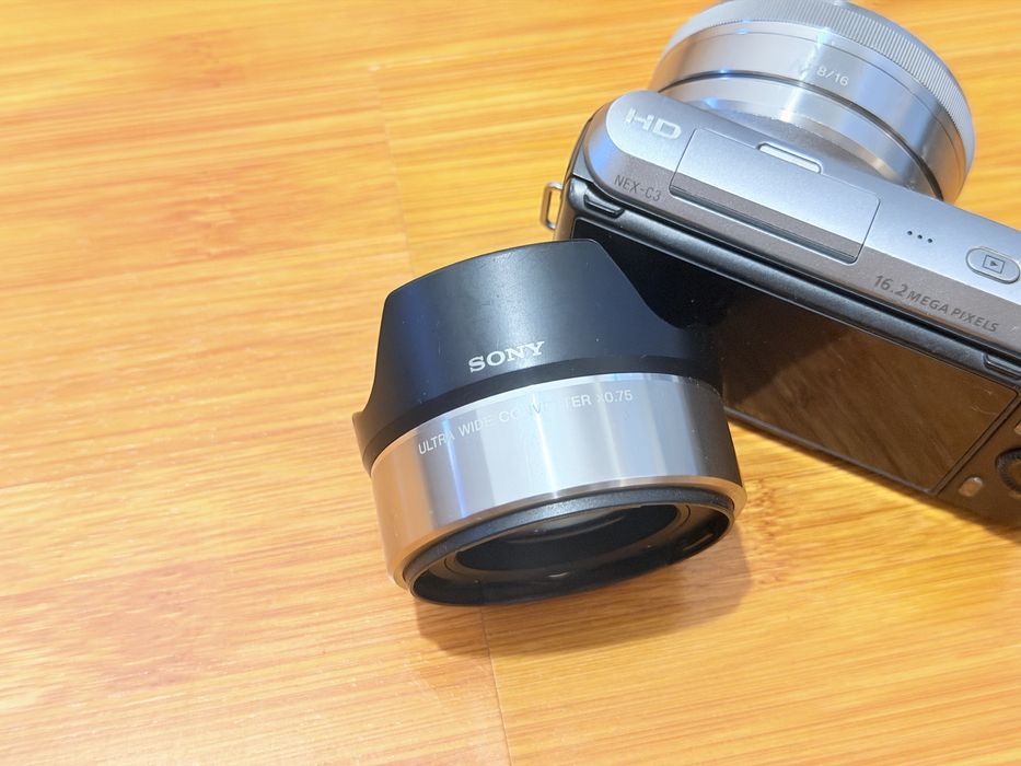 Aparat Foto Sony NEX-C3 , obiectiv Sony E 16mm F2.8 cu ultrawide converter 0.75x inclus (pancake)