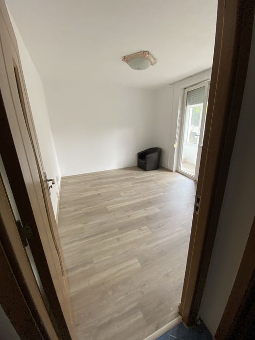 Inchiriez apartament cu 3 camere