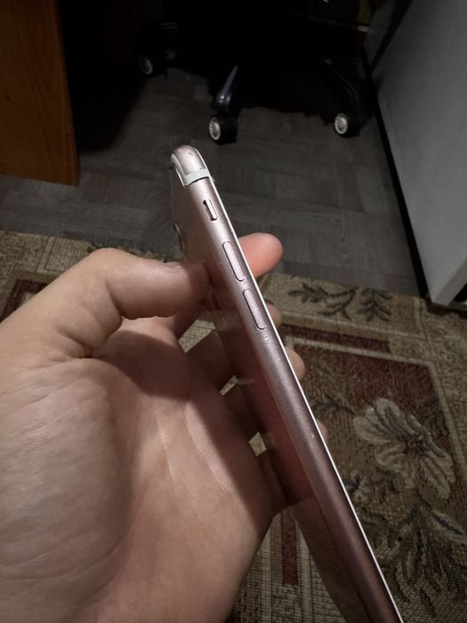 Продам живой Iphone 7 plus
