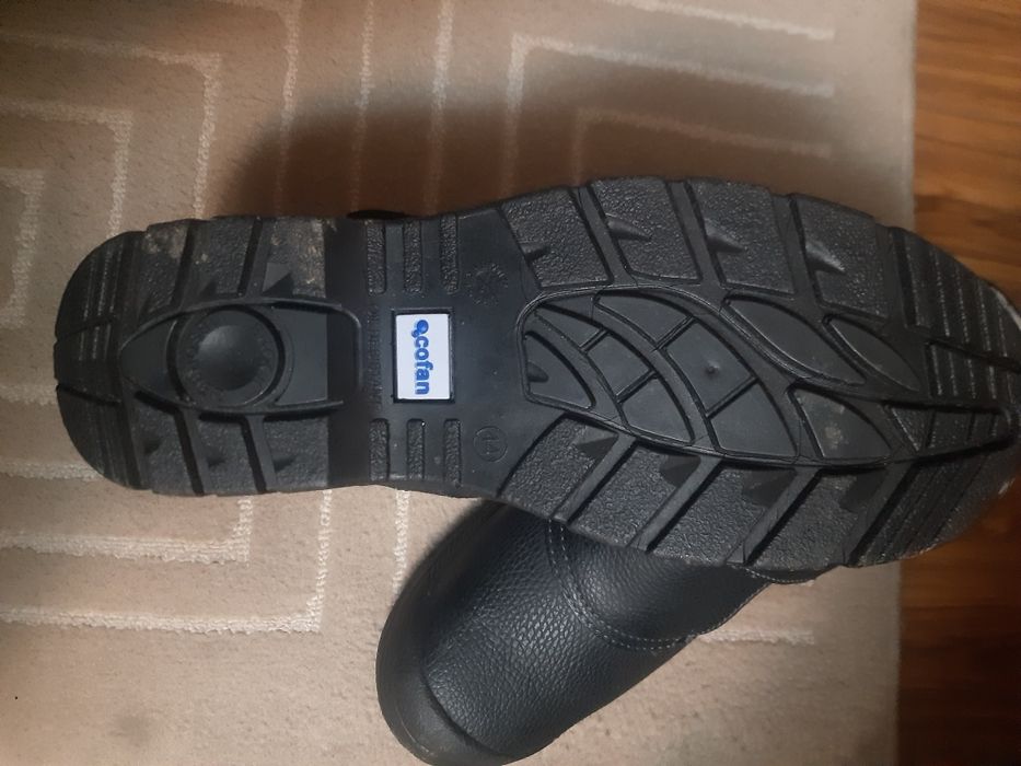 Bocanci de lucru mărimea 44 120 lei