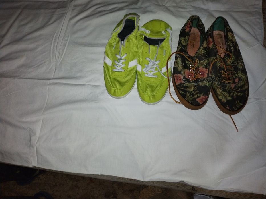 Adidași mărimea 46