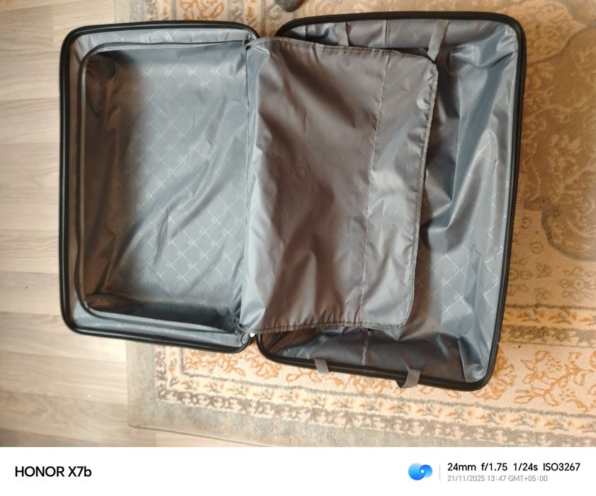 продам новый чемодан