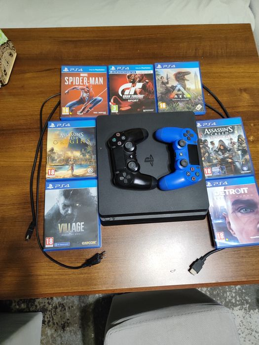 Ps4 slim с два джойстика и кабелите + 7 игри