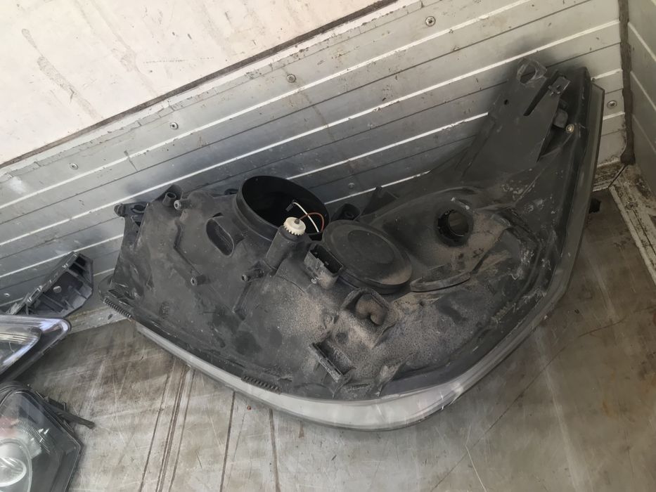 Десен фар за Renault Espase 2004г.