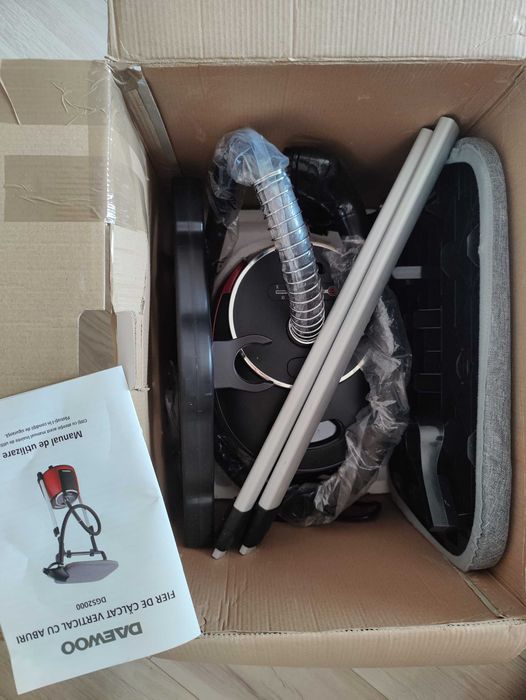 Aparat de calcat vertical cu abur Daewoo DGS2000, 2000 W, 2.1 litri, debit abur 40 g/minut, Display LCD