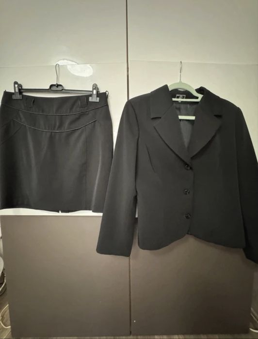 Costum dama stofa, fusta midi, cu bluza , masura mare