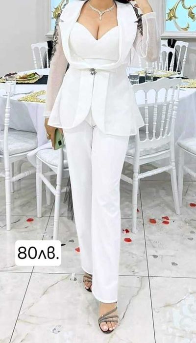 Елегантен бял комплект (Гащеризон+Сако)!!