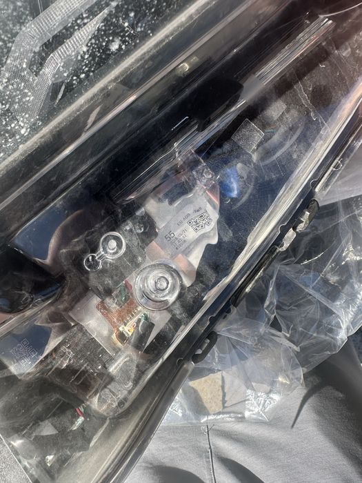 Mazda Cx5 Full Led Оригинален десен фар с пукнато стъкло