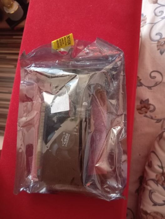 Vând placa video 2gb ddr5