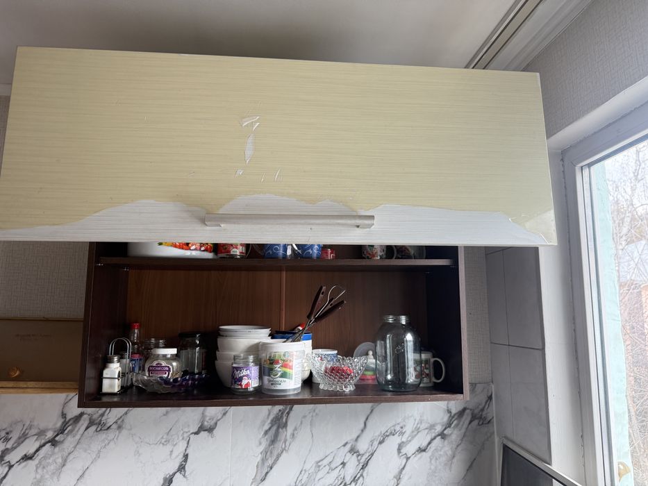 Кухонный стол белый с табуретами, полка подвесная, столик кухонный