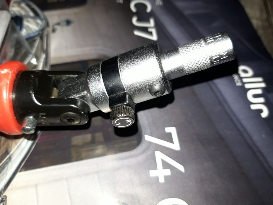 Отвёртка с битами.