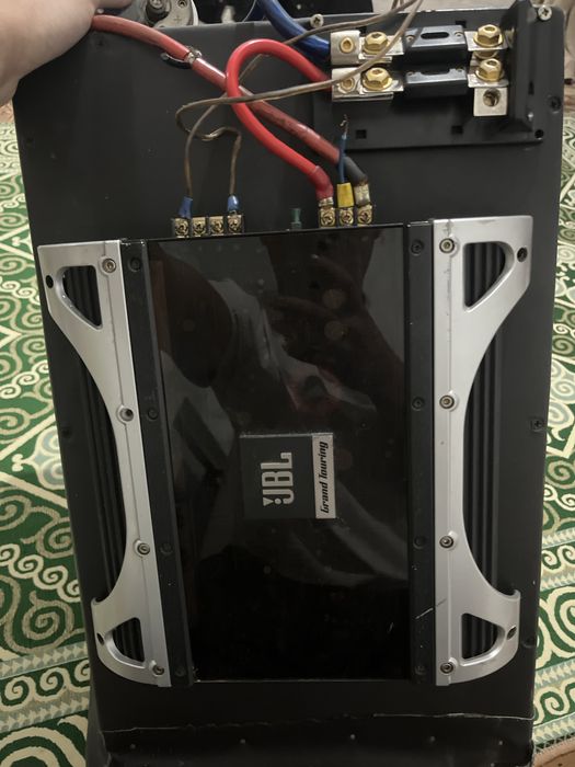 Сабвуфер с усельительом jbl