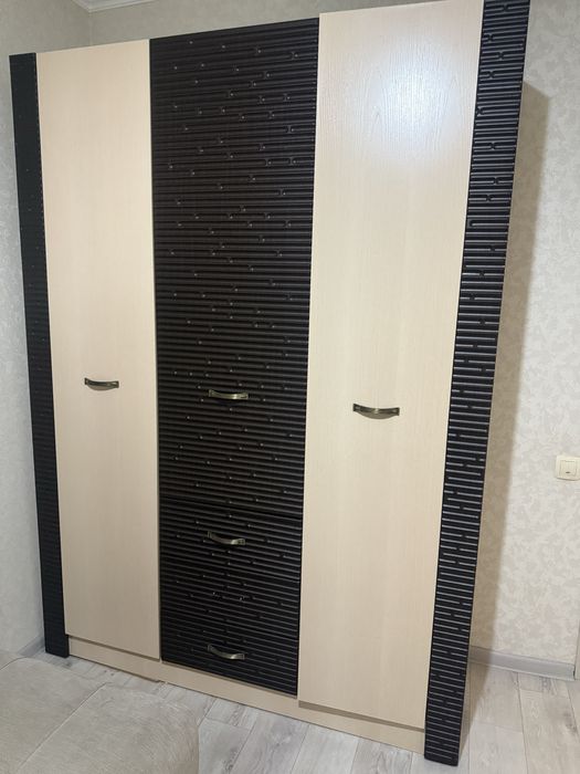 Продам шкаф 150* 207