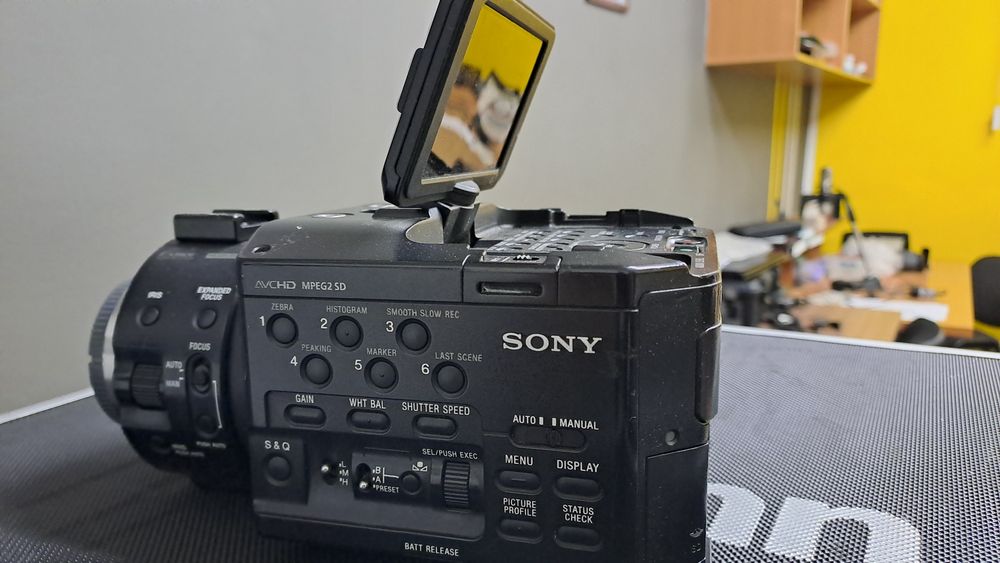 Видеокамера Sony NEX-FS100