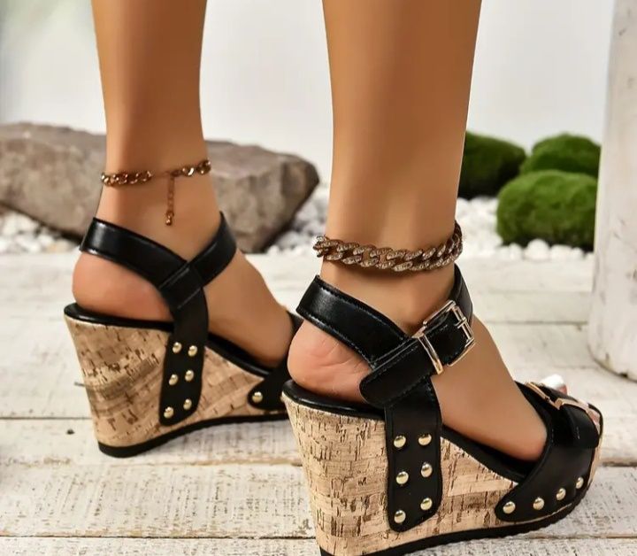 Дамски сандали с платформа