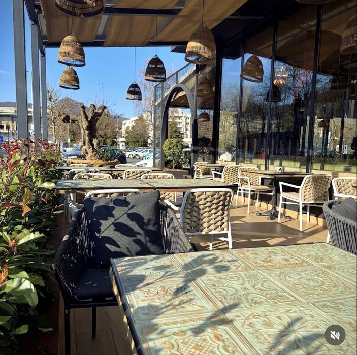 Afacere la cheie. Restaurant premium cu activitate de 3 ani, complet utilat, brand consacrat, chirie 1.300 €/lună.