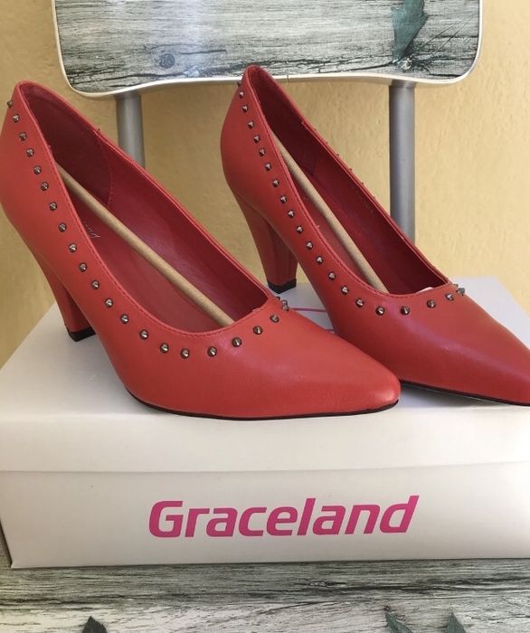 Нови обувки с ток - 37 — 15 €