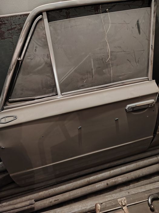 Продам автосиденья на ваз 2106, руль, двери, пластик в багажник106